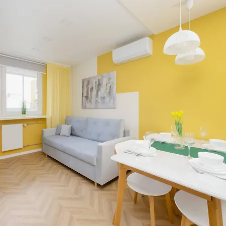 Exceptional With Air-conditioning And Balcony In By Renters Lägenhet *