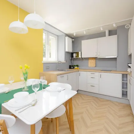 Lägenhet Exceptional With Air-conditioning And Balcony In By Renters *