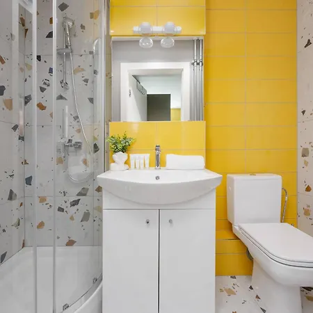 Exceptional With Air-conditioning And Balcony In By Renters Lägenhet Warszawa