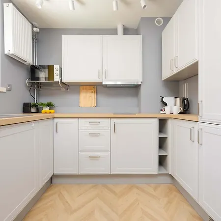 Exceptional With Air-conditioning And Balcony In By Renters *