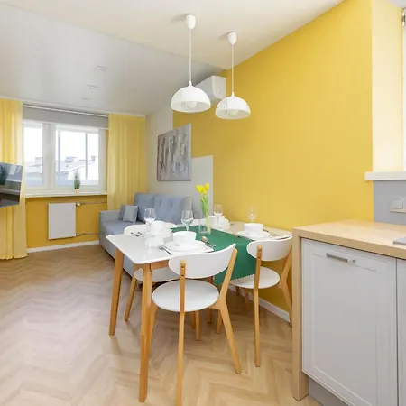 Exceptional With Air-conditioning And Balcony In By Renters Lägenhet *