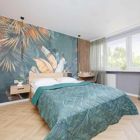 Exceptional With Air-conditioning And Balcony In By Renters Lägenhet *
