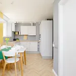 Exceptional With Air-conditioning And Balcony In By Renters Apartment